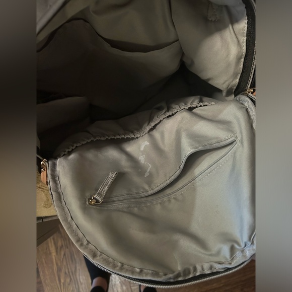 Skip hop diaper bag - Picture 3 of 6